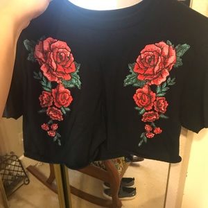 Cropped shirt with rose design